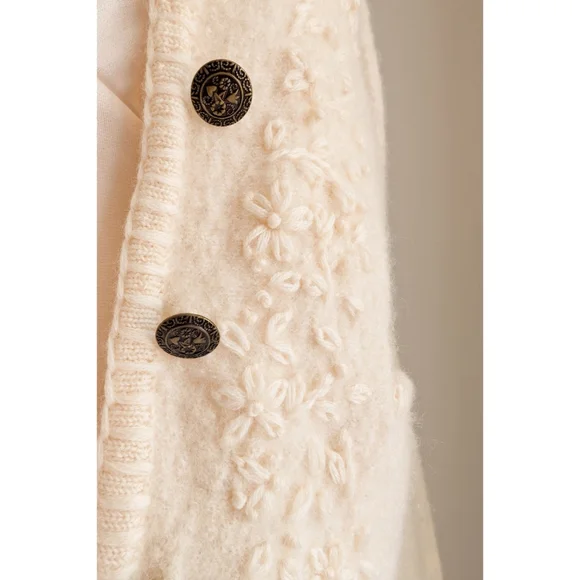 LOUNGE :: 70s Ivory Lace Slip / 80s Embroidered Floral Wool Cardigan Vintage Set - Picture 12 of 17